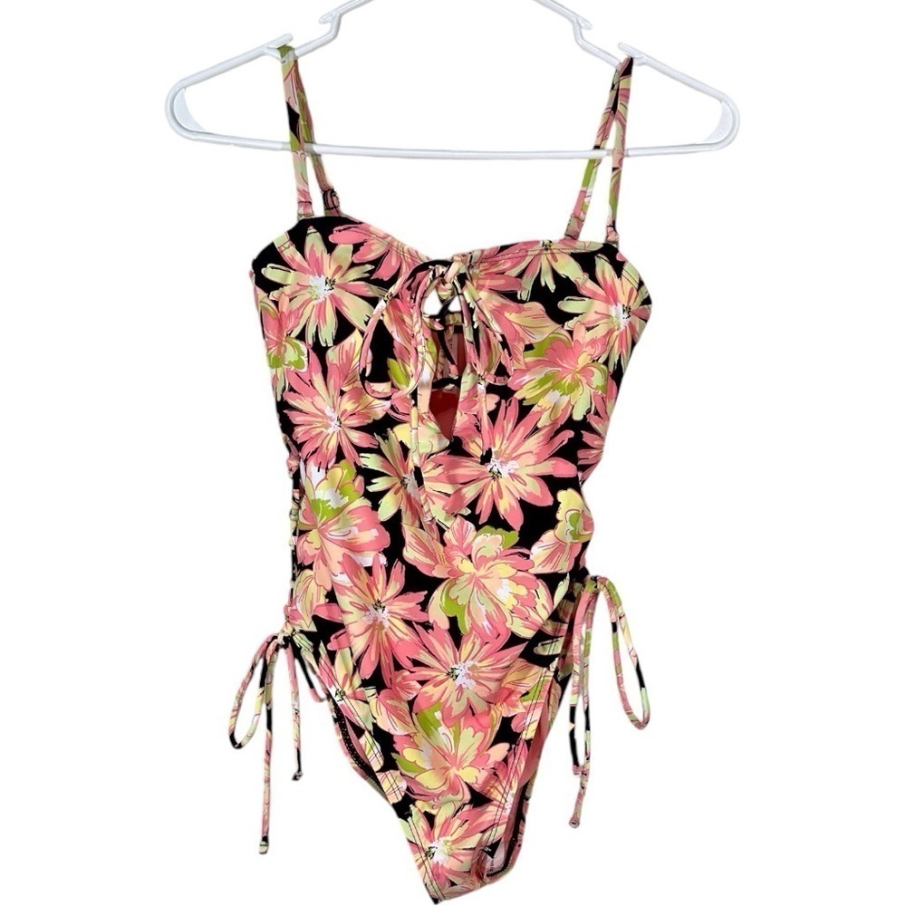🌸NWT- Celebrity Pink Swim- Floral Key Hole Tie One Piece Swimsuit- Size S 3-5